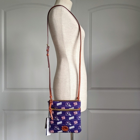 Dooney & Bourke NY Giants Licensed NFL Nylon Double Zip Crossbody Blue Red NWT - Picture 16 of 16